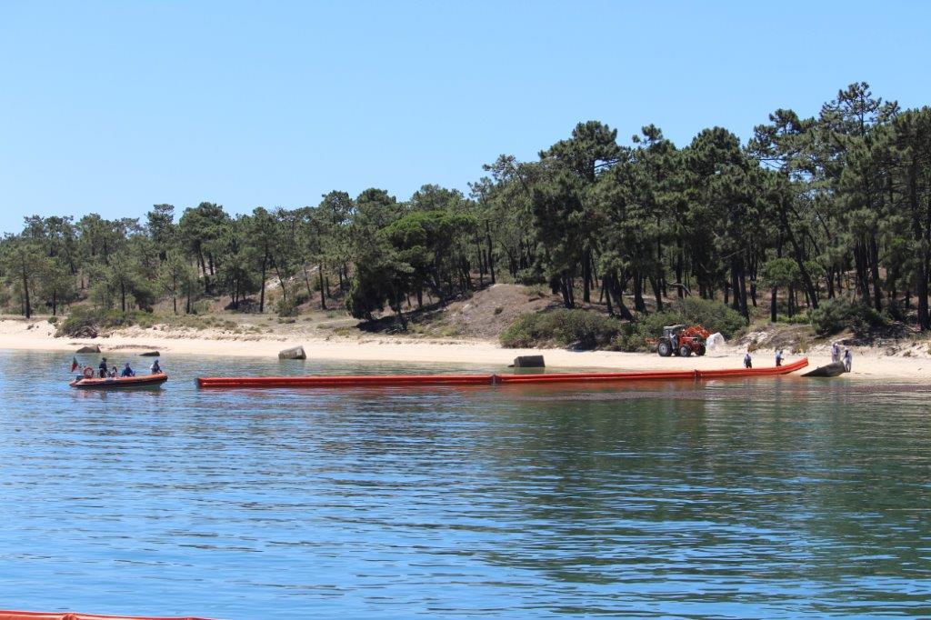 Colocação de barreira na zona de praia.jpg