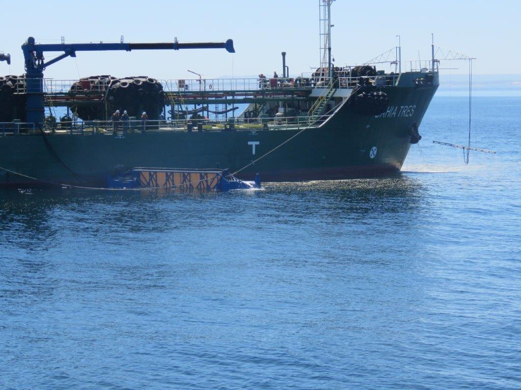 Navio especializado de combate à poluição da EMSA.jpg