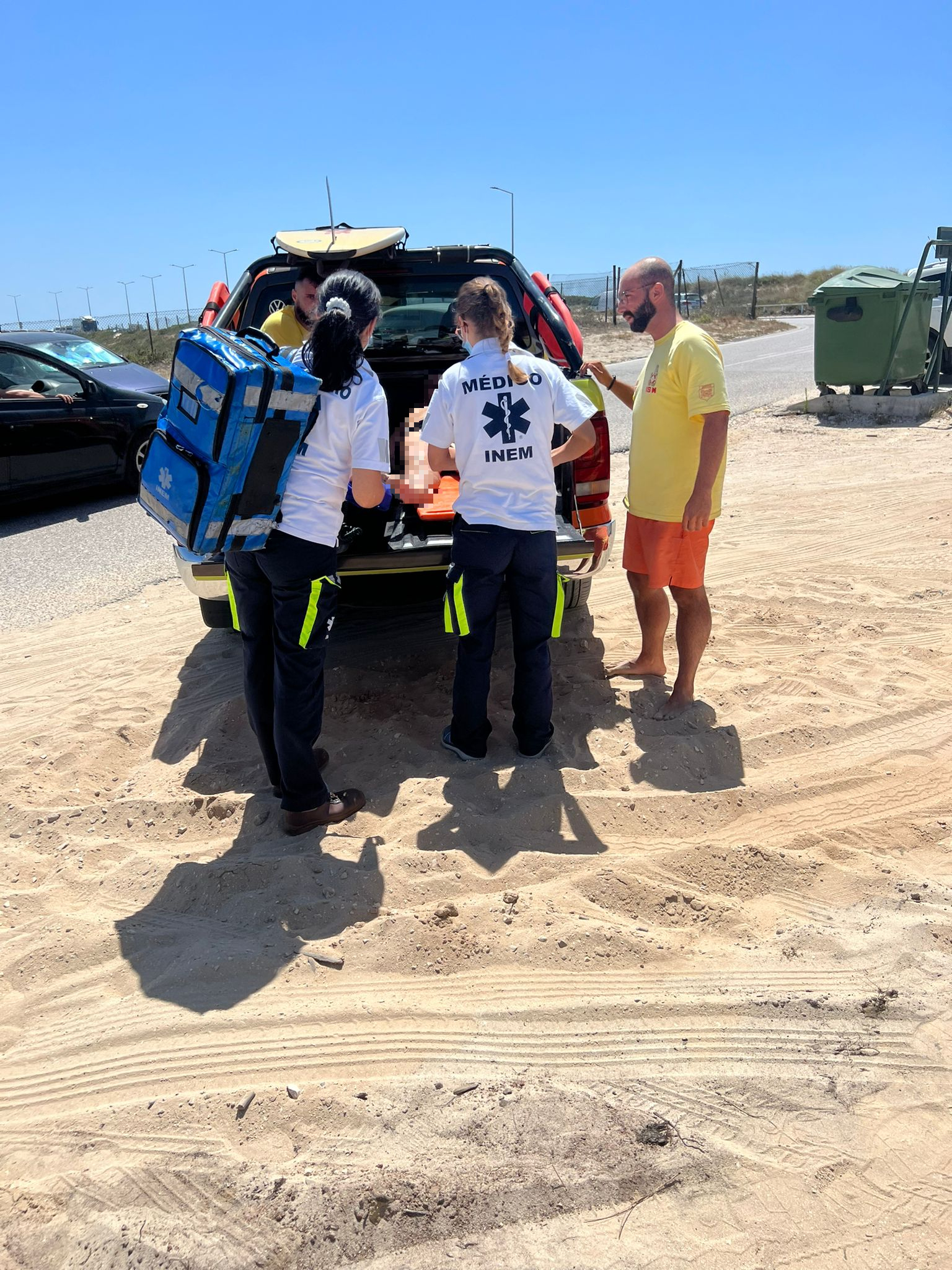 Elementos do Projeto "SeaWatch" retiraram a vítima da praia