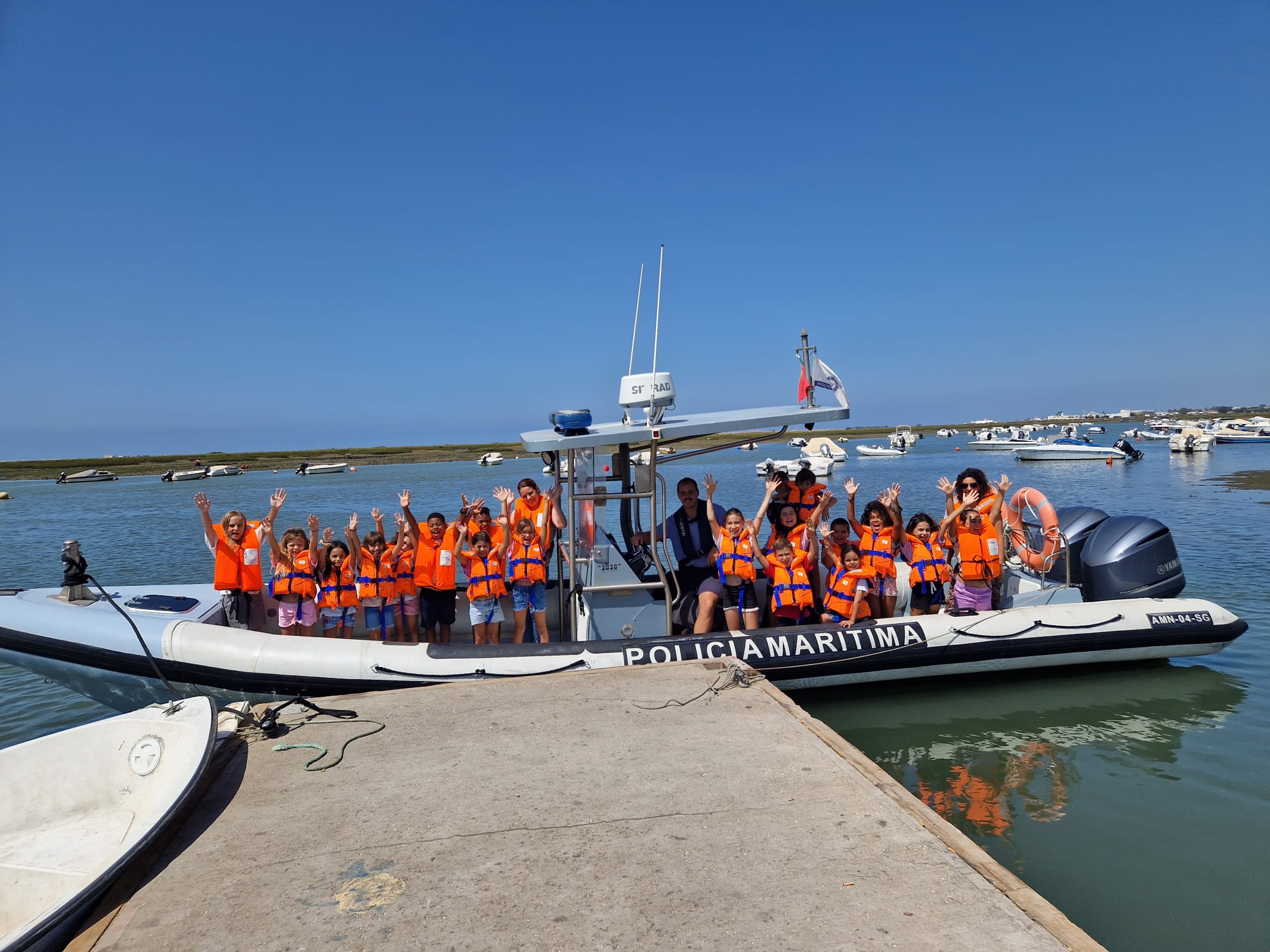 Crianças realizaram batismo de mar na Ria Formosa