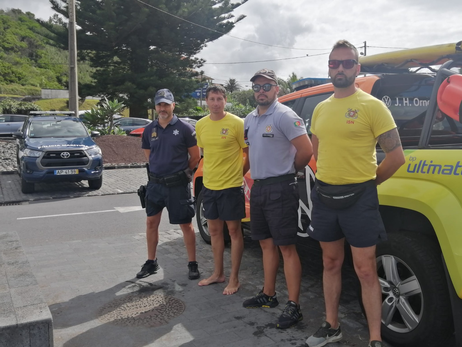 Equipa que resgatou o mariscador em Ponta Delgada