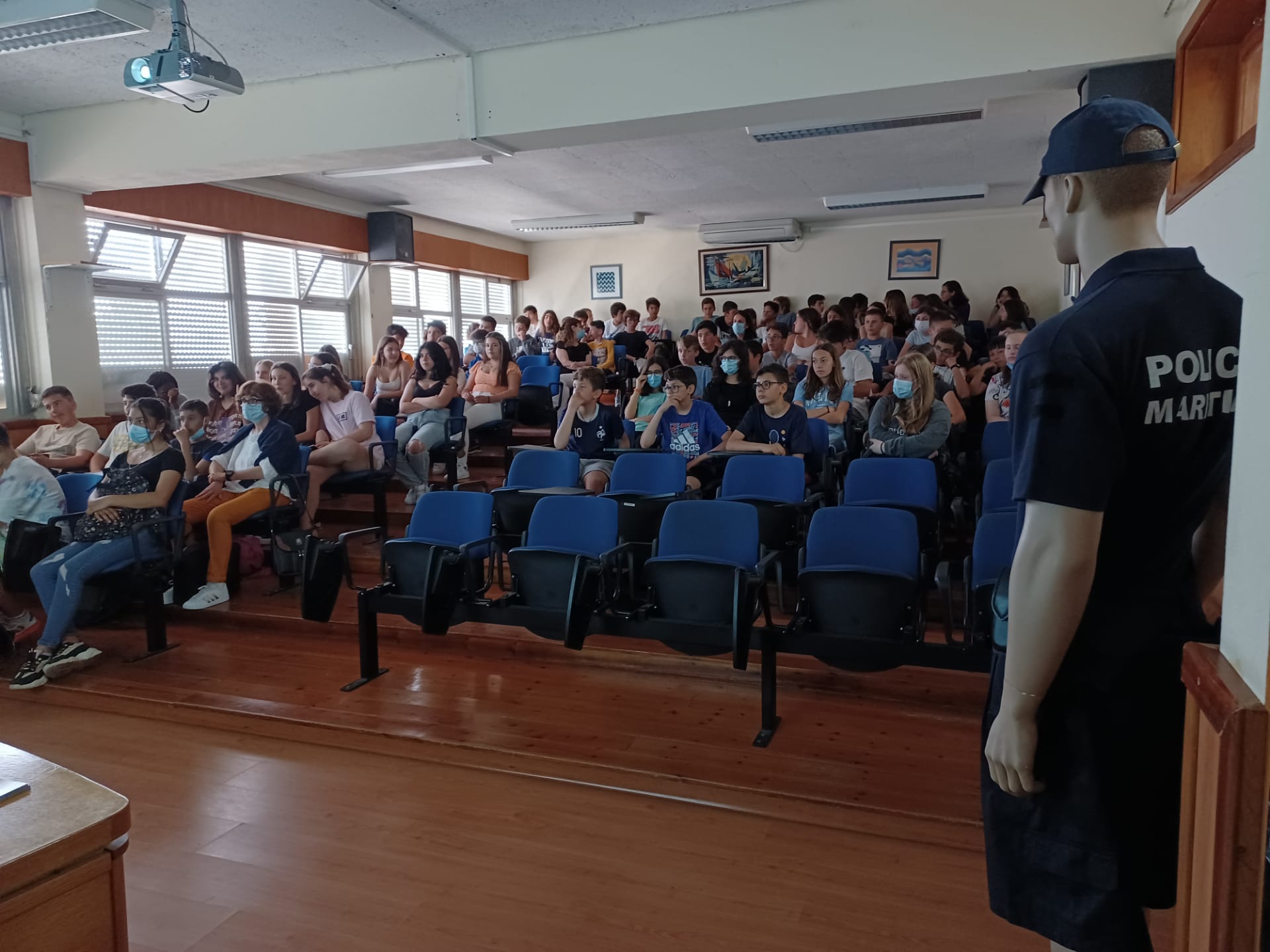 Alunos numa palestra do programa "Cidadania Marítima"
