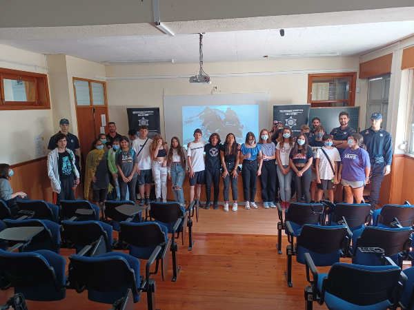Fotografia com os alunos que assistiram à palestra