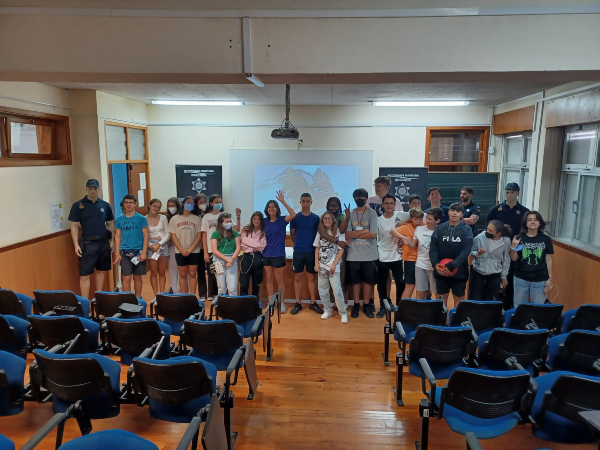 Fotografia com os alunos que assistiram à palestra