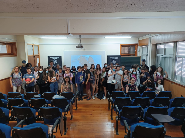 Fotografia com os alunos que assistiram à palestra