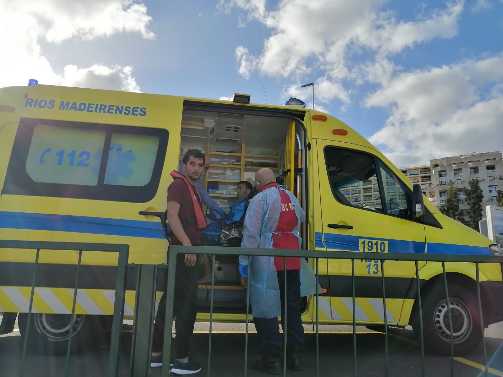 Estação Salva-vidas do Funchal resgata dois jovens na praia Formosa na ilha da Madeira