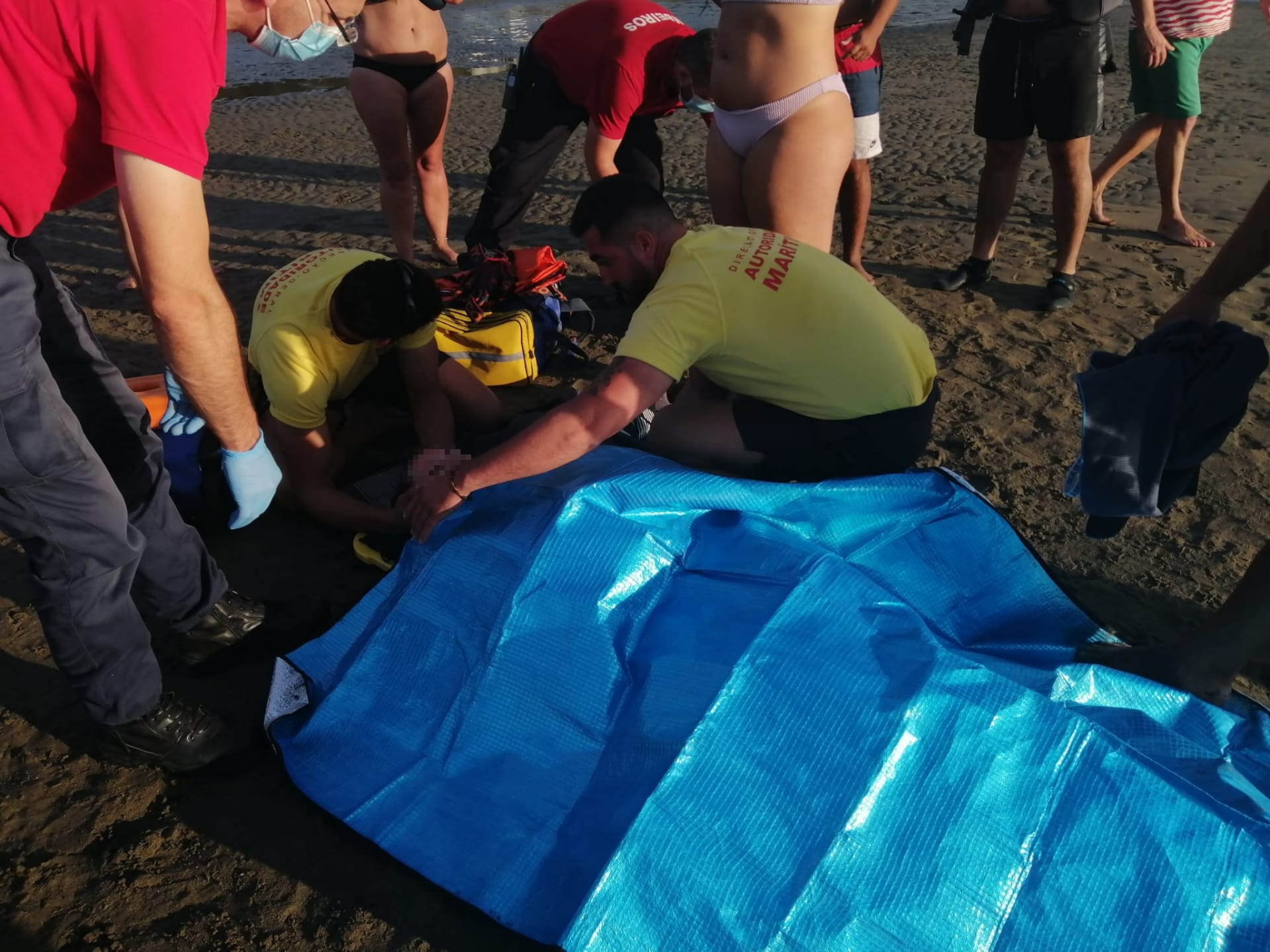 Vítima auxiliada pelos elementos do Projeto "SeaWatch"