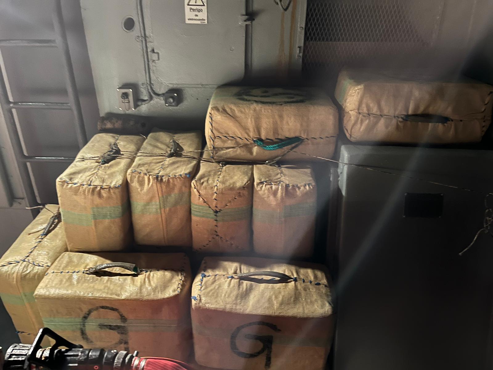 Polícia Marítima apreendeu 20 fardos de droga