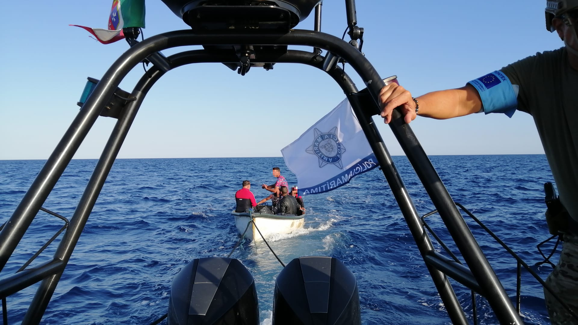 Polícia Marítima detetou duas embarcações com migrantes a bordo em Itália